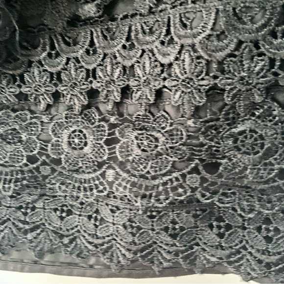 Sans Souci black lace mini skirt - Picture 3 of 5